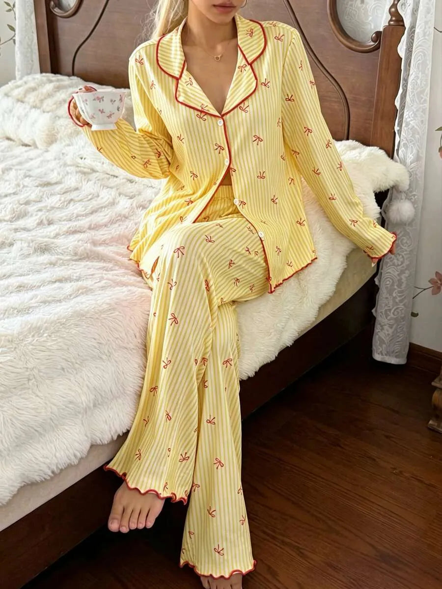 SHEIN CottageSlumber طقم بيجامة قطعتين مخطط بفيونكة وأكمام طويلة بلون أصفر