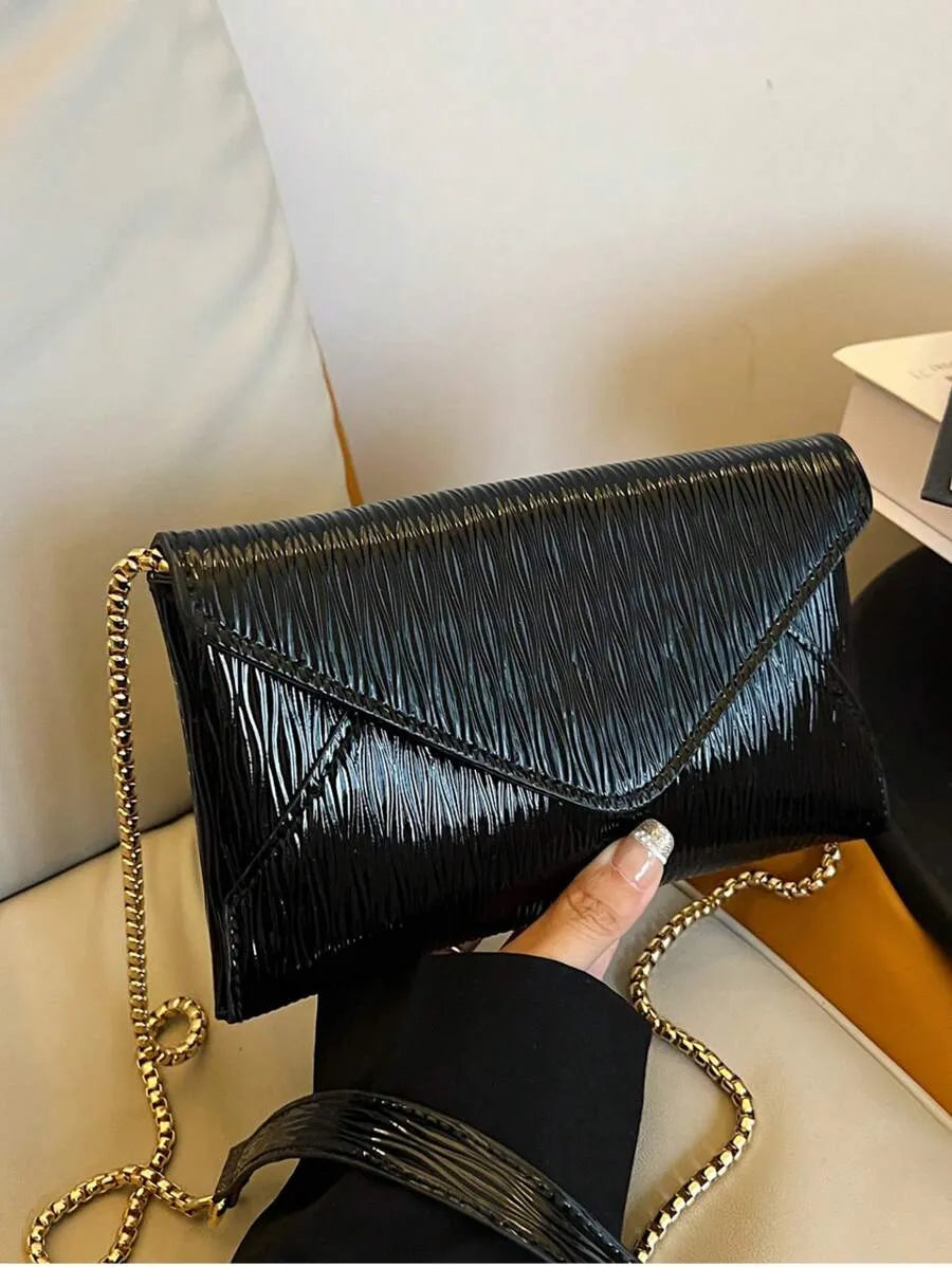 SHEIN حقيبة كتف بنمط قديم بغطاء طية