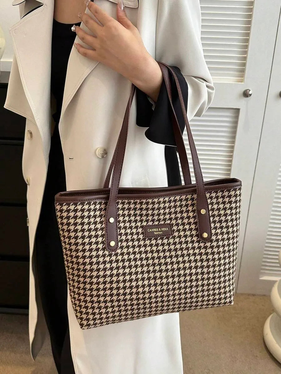 SHEIN حقيبة كتف ويد من النايلون البني بسحاب وسلسلة بنقشة المربعات