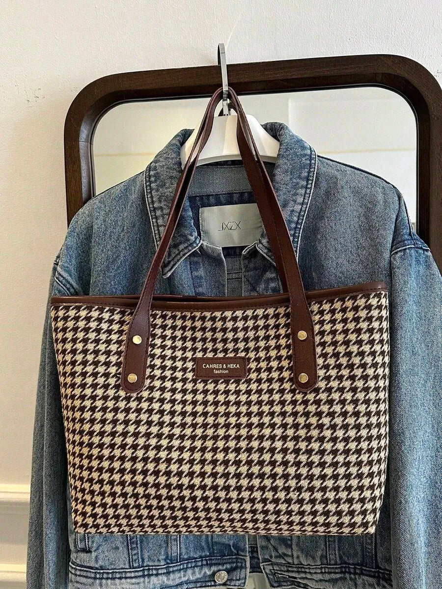 SHEIN حقيبة كتف ويد من النايلون البني بسحاب وسلسلة بنقشة المربعات