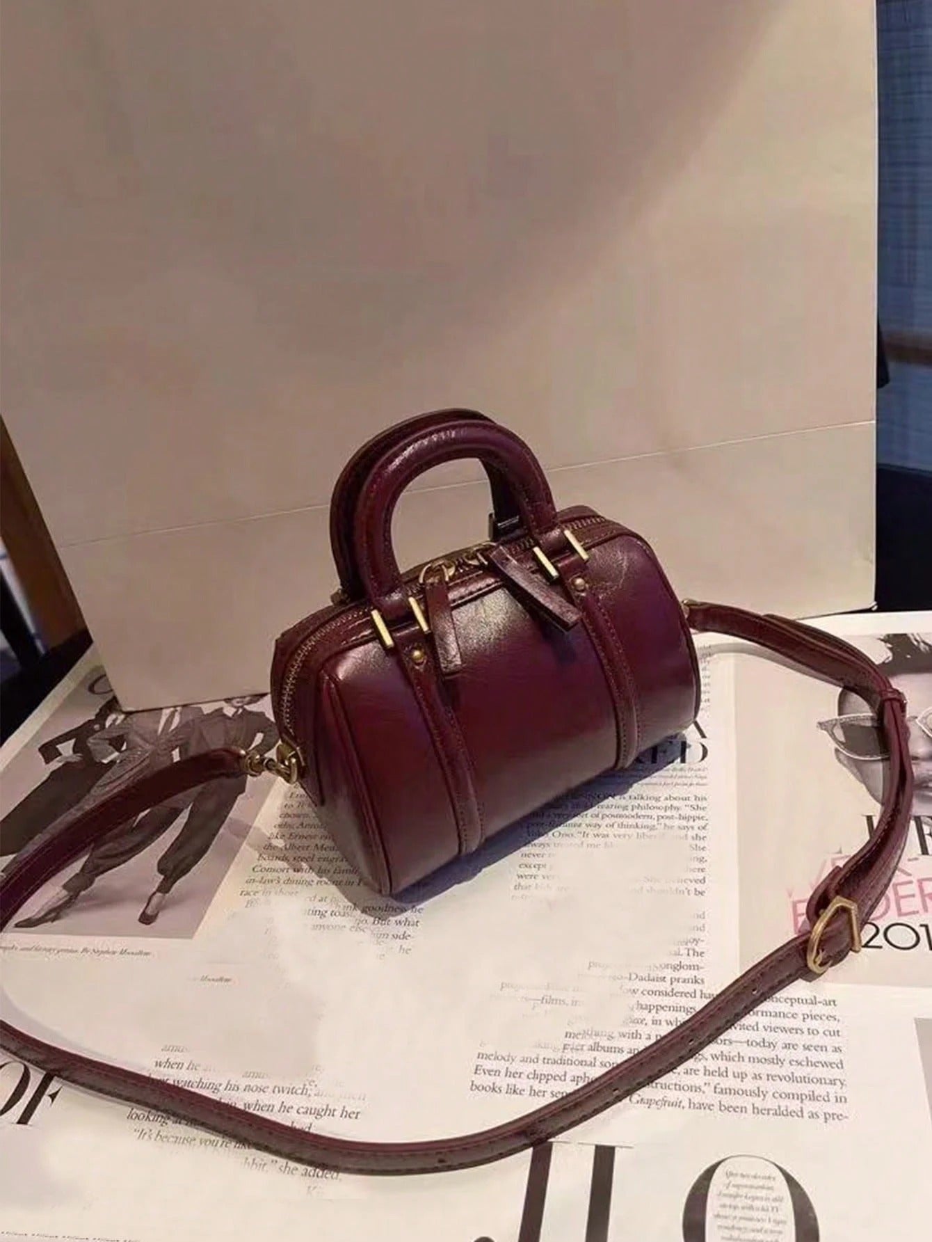 SHEIN حقيبة يد وسادة جلدية بطراز قديم نسائية متعددة الاستخدامات لون أحمر