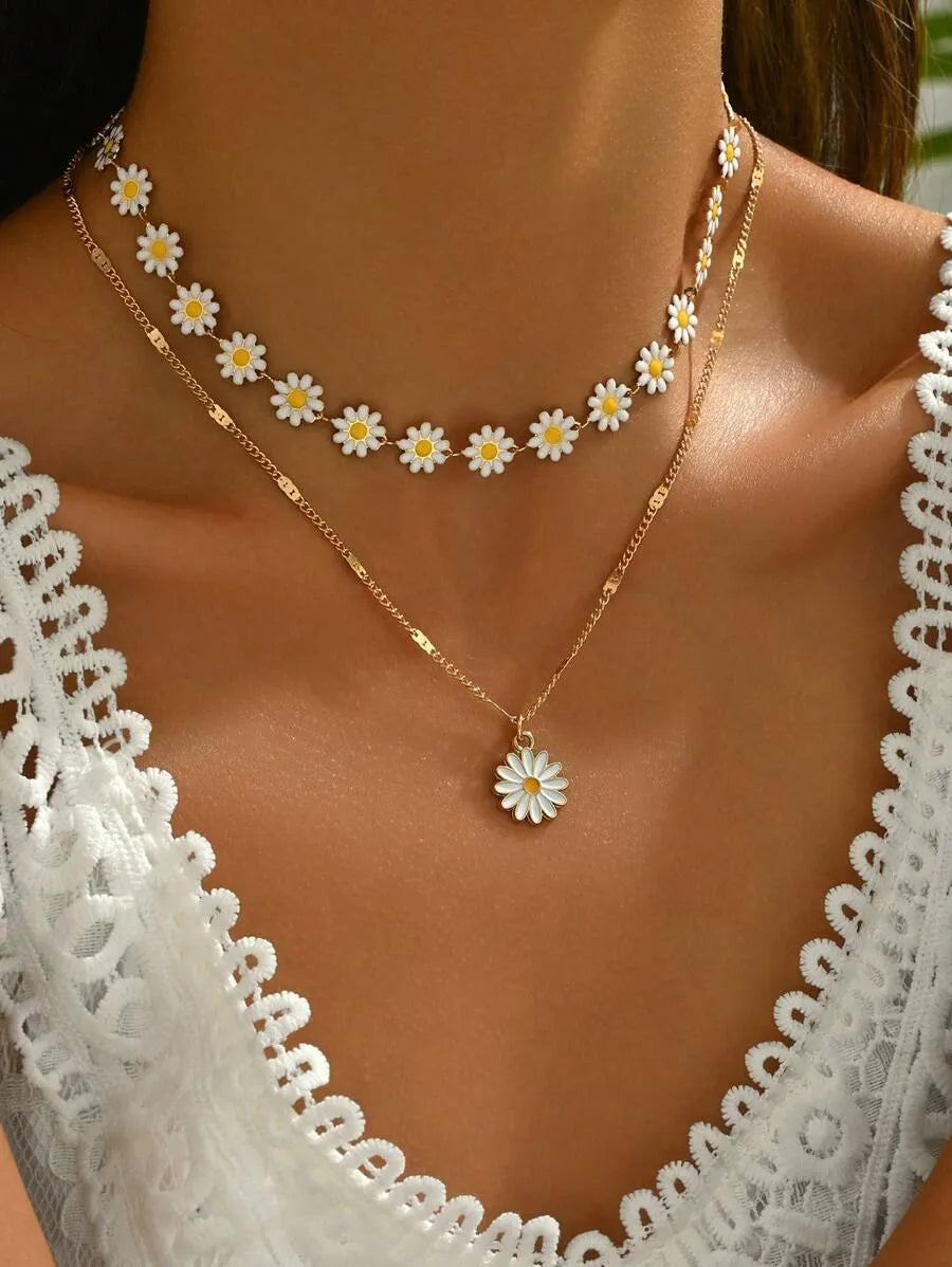 SHEIN مجموعة 2 قطعة قلادات نسائية بتصميم زهرة البابونج بلون أبيض