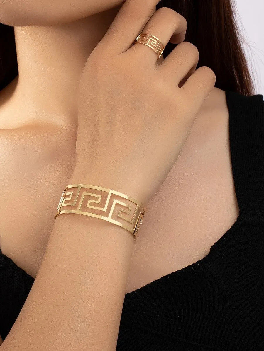 SHEIN طقم مجوهرات نسائي بتصميم هندسي بلون ذهبي