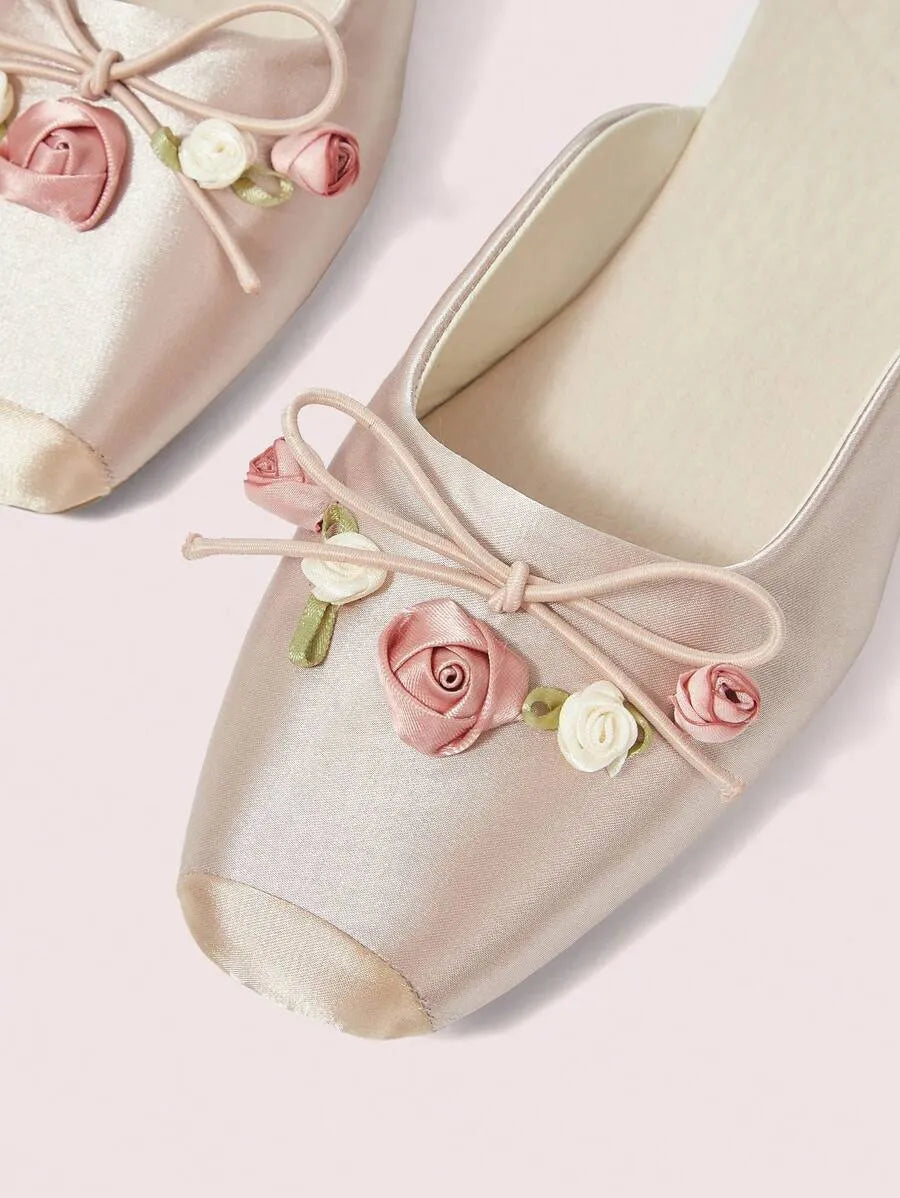 SHEIN CUCCOO DOLLMOD لوفر نسائي مسطح مزين بزهرة ثلاثية الأبعاد