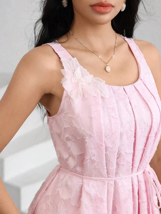 SHEIN Modelyn Fleurora فستان وردي بدون أكمام بتطريز راينستون وفتحات