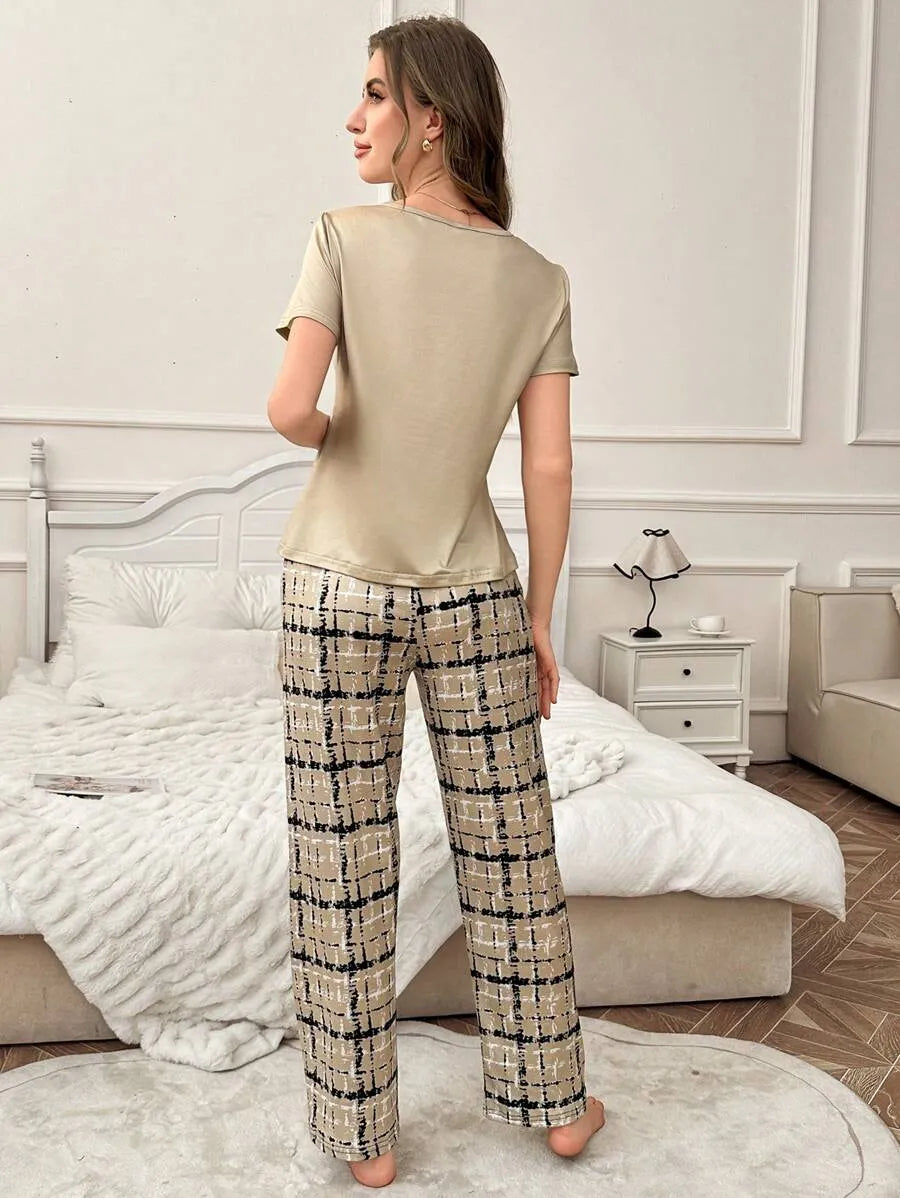 SHEIN طقم بيجامة قطعتين بأكمام قصيرة وبنطلون كاروهات مع فيونكة متعدد الألوان