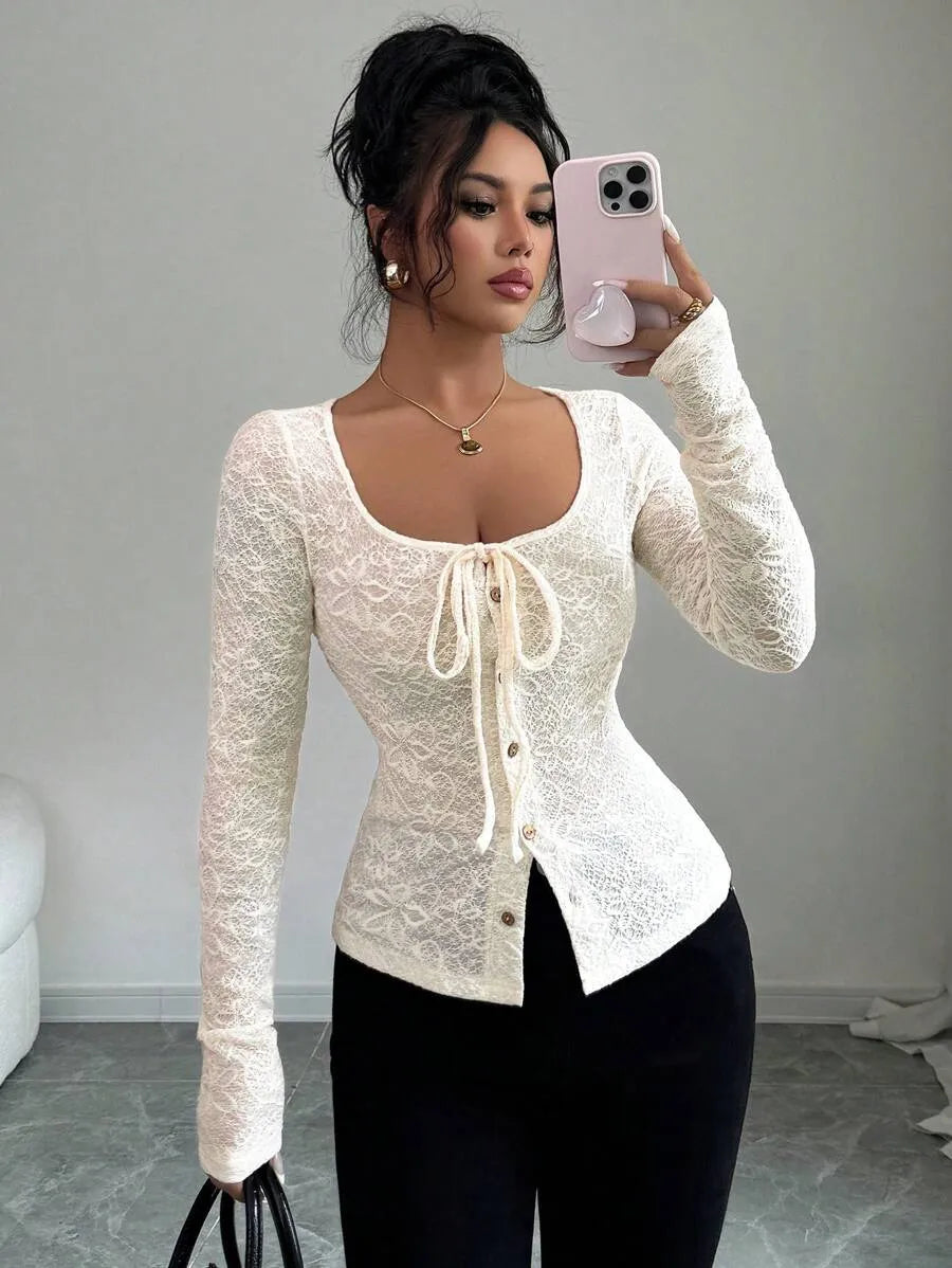 SHEIN Unity تي شيرت نسائي ضيق بأزرار أمامية ونقشة زهور بلون أبيض