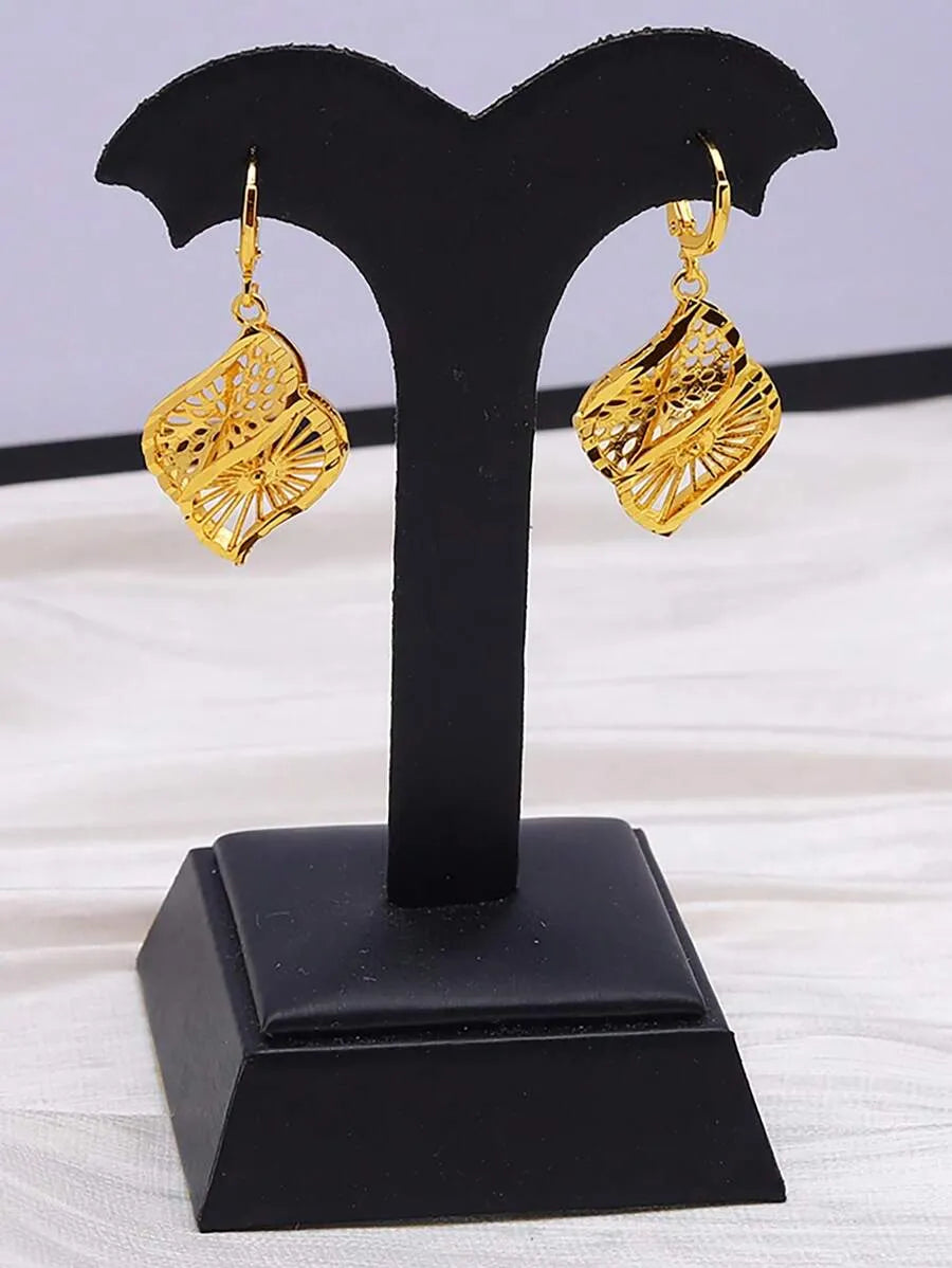 SHEIN طقم مجوهرات نسائي بأقراط سنابل القمح وقلادة بتصميم مربع بلون ذهبي أصفر