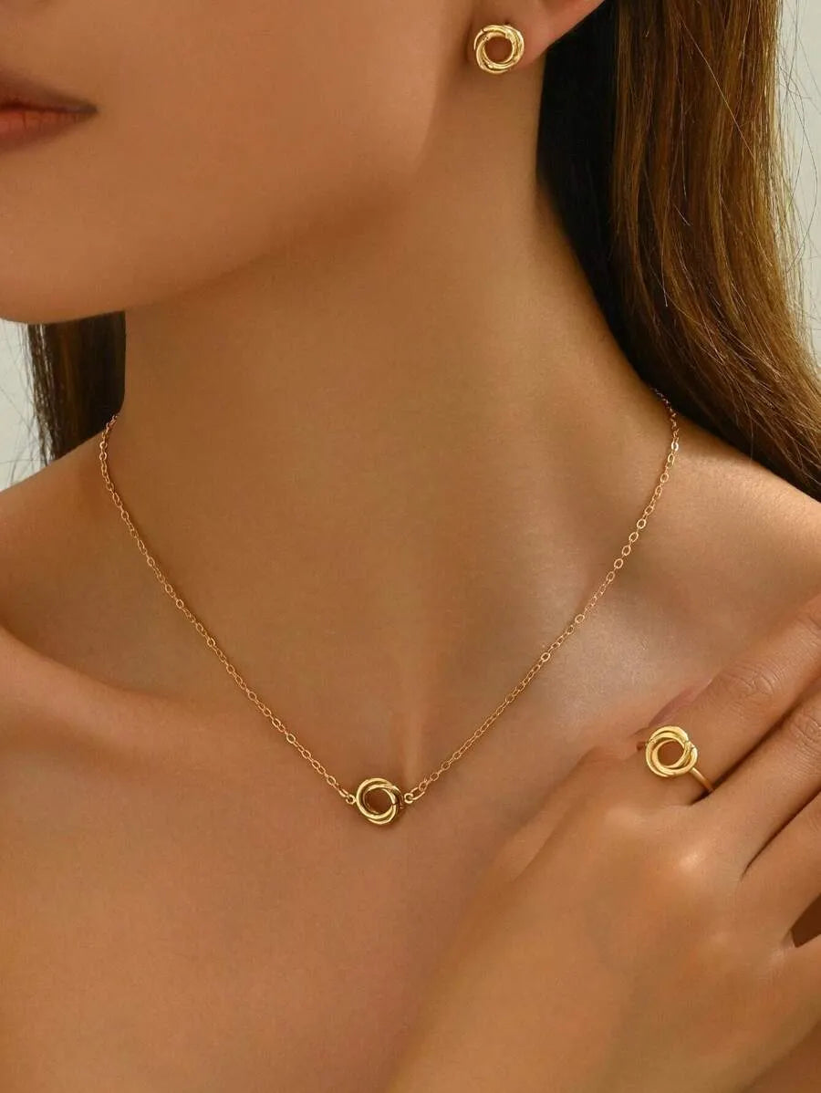 SHEIN طقم مجوهرات نسائي 3 قطع قلادة وأقراط وخاتم بتصميم معدني مجدول بلون ذهبي
