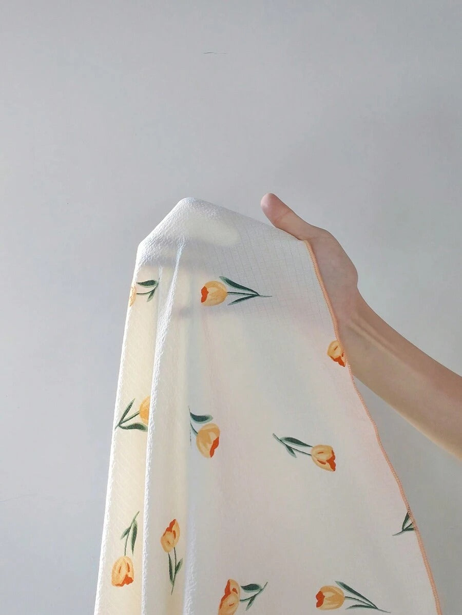 SHEIN CottageSlumber طقم بيجاما  بطبعات زهرية وتفاصيل مكشكشة