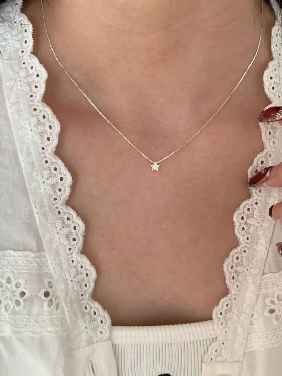 SHEIN قلادة نسائية بتصميم نجمة خماسية مزينة بالزركونيا بلون فضي