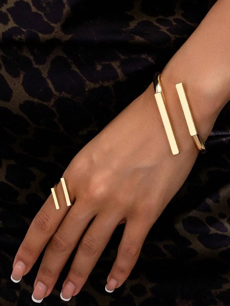 SHEIN طقم سوار وخاتم نسائي بتصميم مفتوح بلون ذهبي