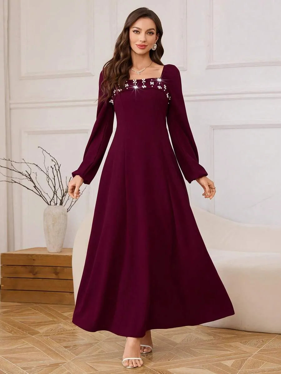 SHEIN Modelyn فستان طويل ضيق بياقة مربعة وأكمام فانوس وتفاصيل لؤلؤ بلون عنابي