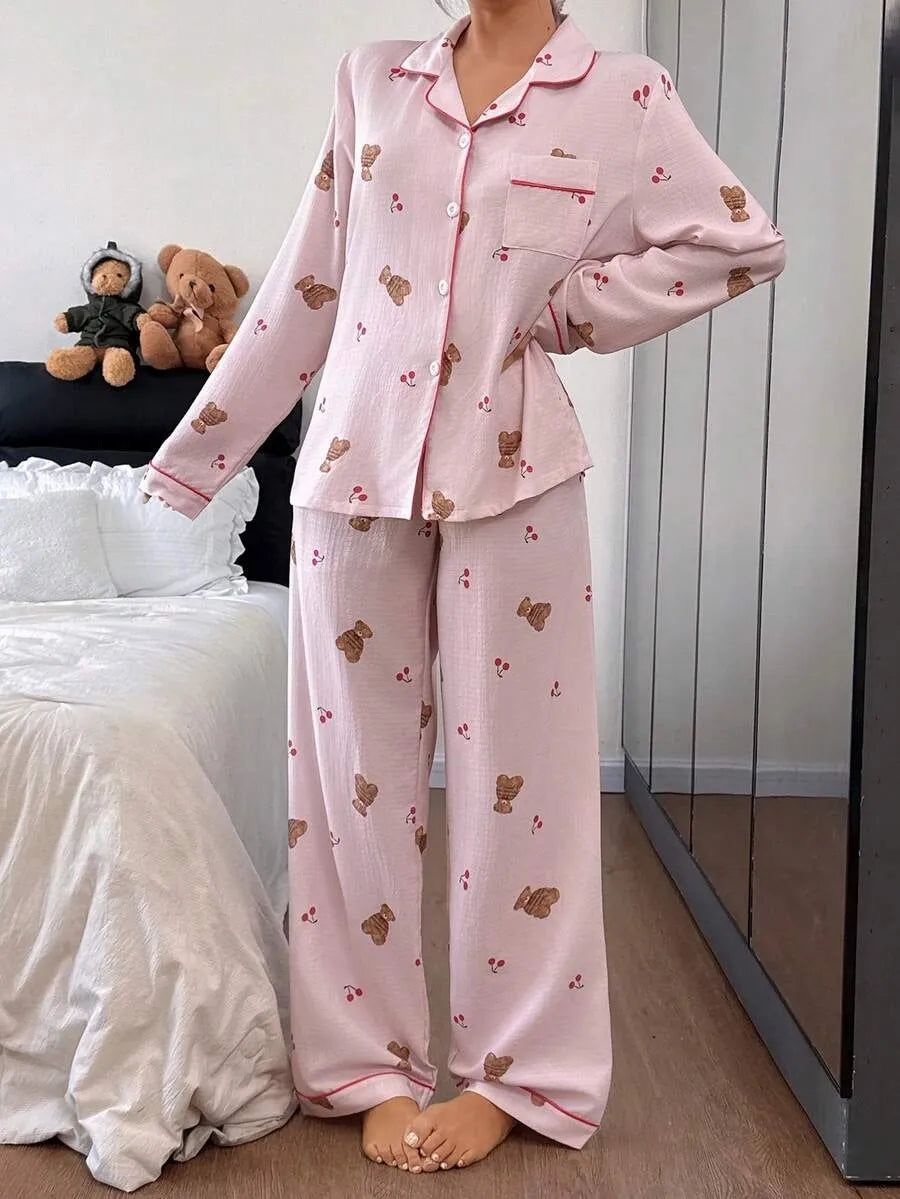 SHEIN طقم بيجامة قطعتين بأكمام طويلة بطبعة دب وكرز بلون وردي