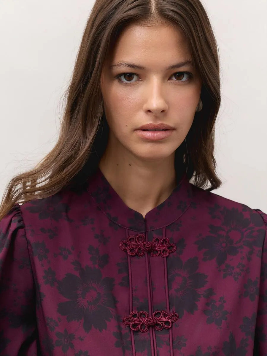 SHEIN Nöista طقم نسائي قطعتين بلوزة بياقة عالية وأزرار أمامية وبنطال واسع بنقشة زهور ونقاط بلون عنابي