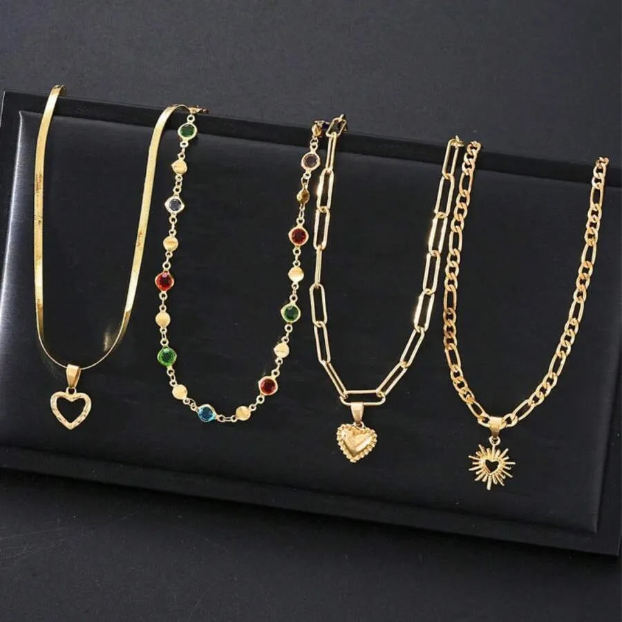 SHEIN قلادات متعددة الطبقات بشكل قلب ذهبي وراين ملون 4 قطع
