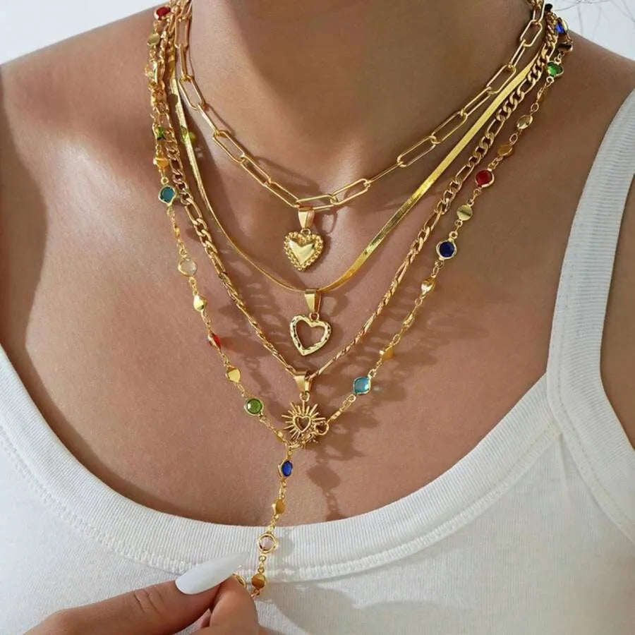 SHEIN قلادات متعددة الطبقات بشكل قلب ذهبي وراين ملون 4 قطع