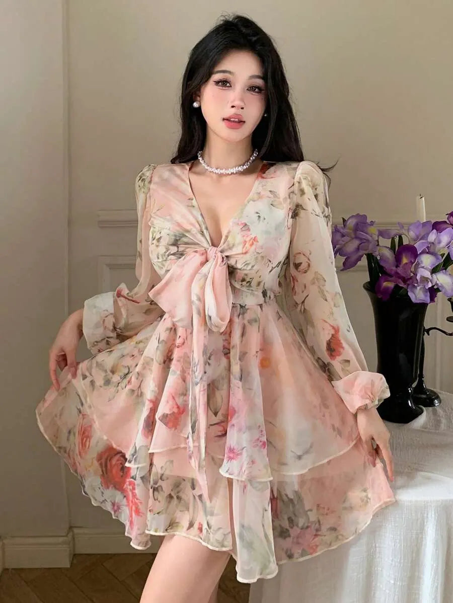SHEIN DAZY فستان وردي ميني واسع  وأكمام طويلة واسعة بطبعة زهور