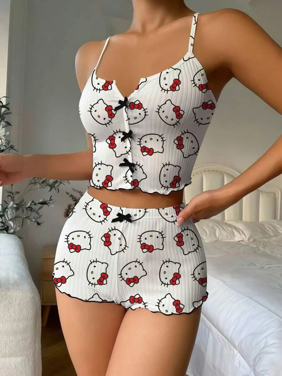 SHEIN Hello Kitty طقم قطعتين بيجاما بتوب كامي وشورت بلون أبيض