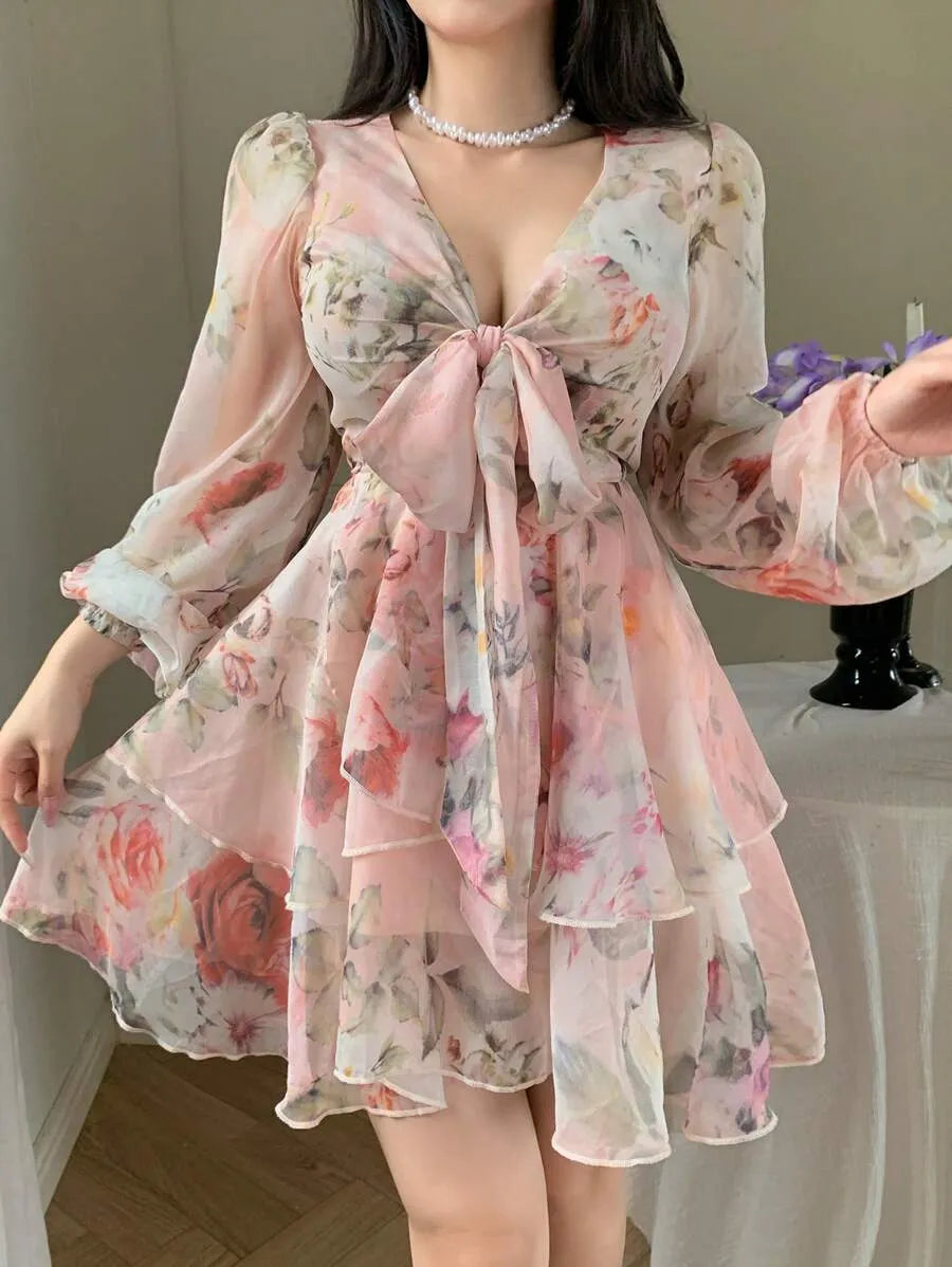 SHEIN DAZY فستان وردي ميني واسع  وأكمام طويلة واسعة بطبعة زهور