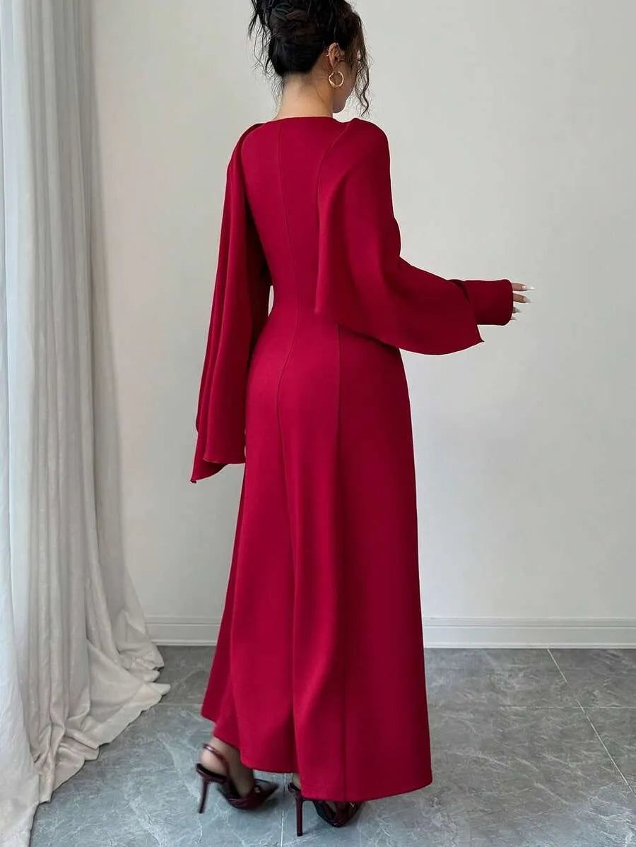 SHEIN Elenzga فستان طويل بياقة غير متماثلة وأكمام واسعة وأزرار معدنية بلون أحمر عنابي