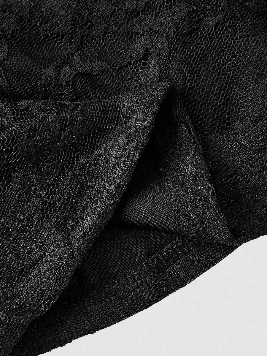 SHEIN MOD توب نسائي قصير شفاف مزين بالدانتيل والكشكشة برقبة هالتر بلون أسود