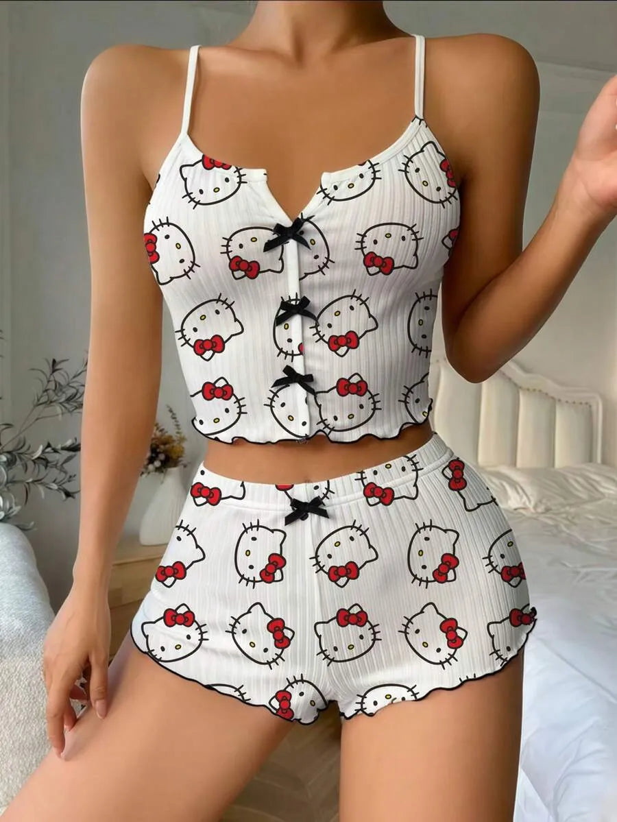 SHEIN Hello Kitty طقم قطعتين بيجاما بتوب كامي وشورت بلون أبيض