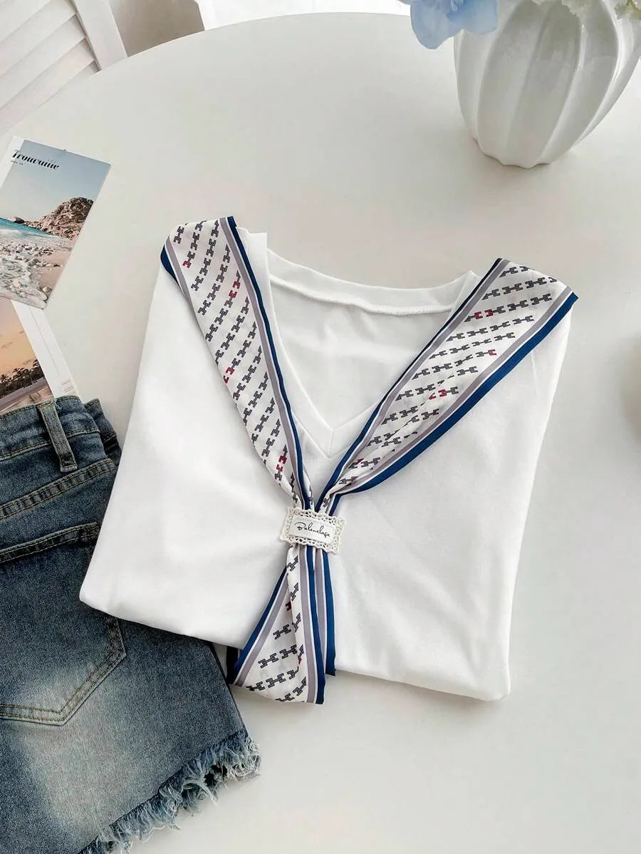 SHEIN Franclia بلوزة نسائية قصيرة الأكمام بياقة ورباط خلفي بلون أبيض