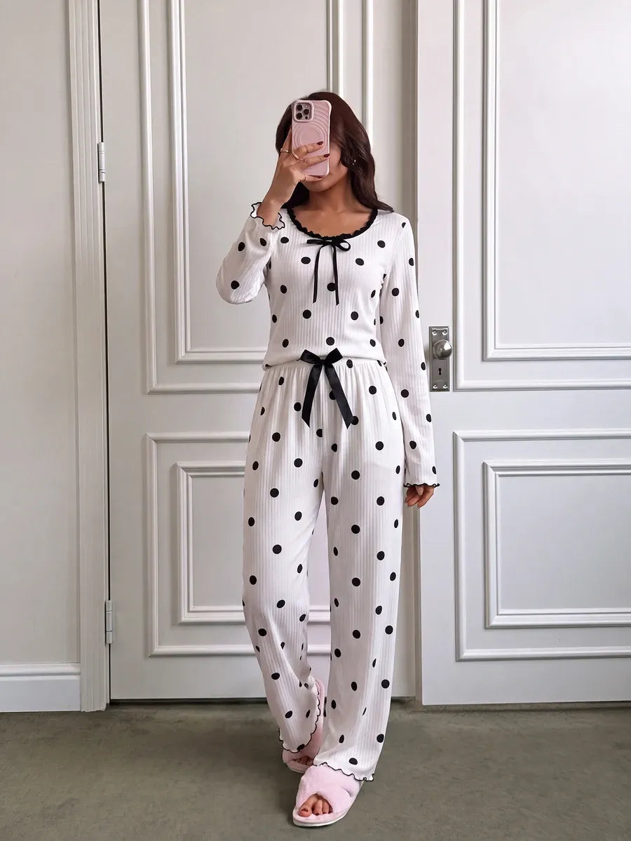 SHEIN Dream Adore طقم بيجامة قطعتين بتوب قصير بأكمام طويلة وطبعة نقاط وفيونكة بلون أبيض