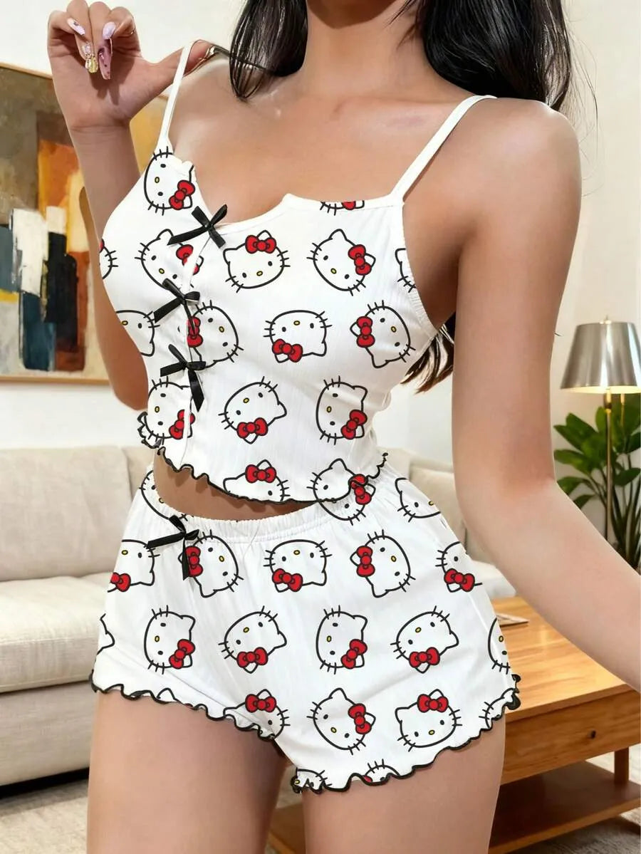 SHEIN Hello Kitty طقم قطعتين بيجاما بتوب كامي وشورت بلون أبيض