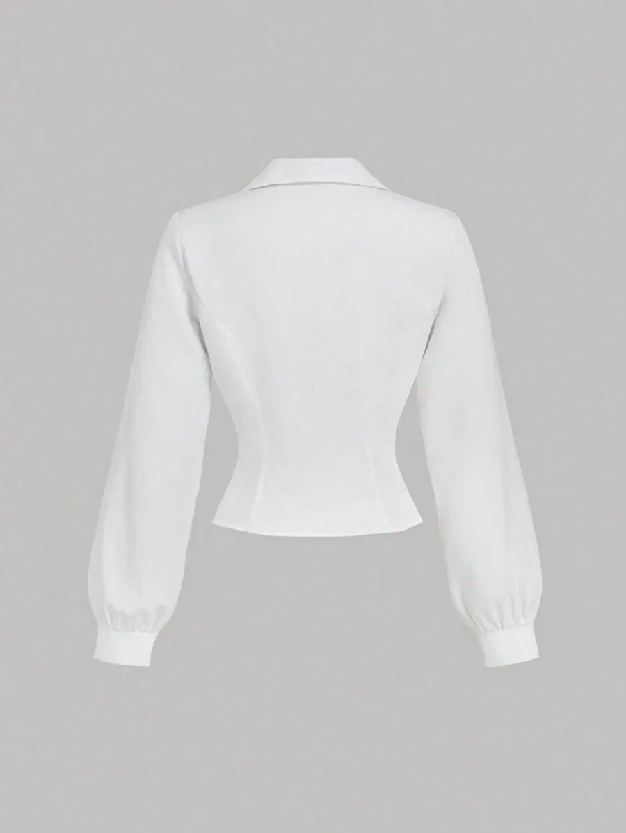 SHEIN MOD قميص نسائي بأكمام طويلة واسعة من الأعلى وياقة وأزرار أمامية وثنيات بلون أبيض