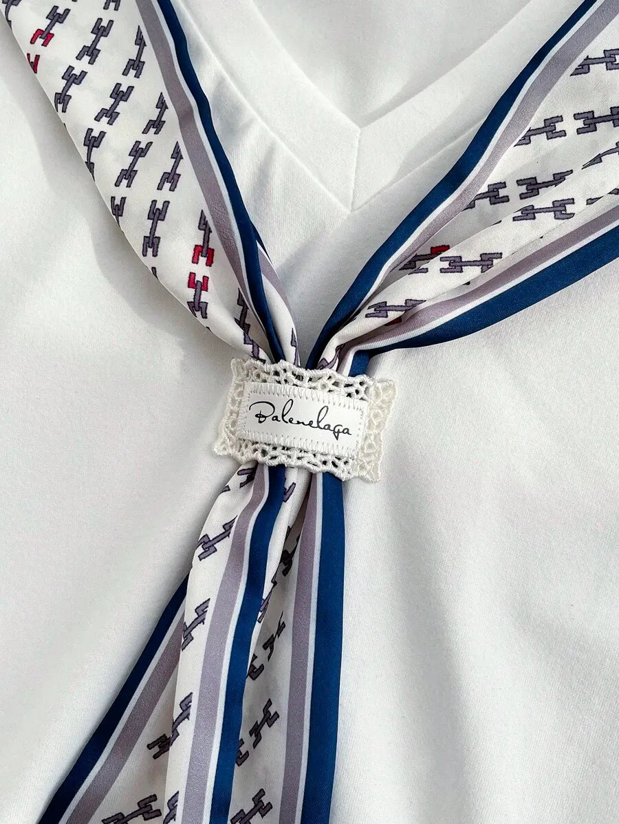 SHEIN Franclia بلوزة نسائية قصيرة الأكمام بياقة ورباط خلفي بلون أبيض