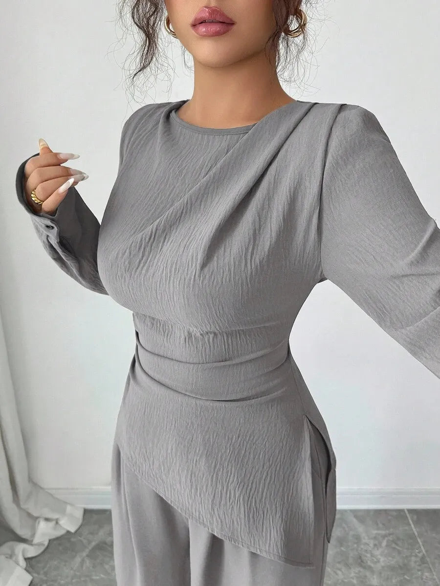 SHEIN Raffinéa طقم نسائي قطعتين بلوزة بأكمام طويلة وتفاصيل متموجة وبنطال بلون رمادي