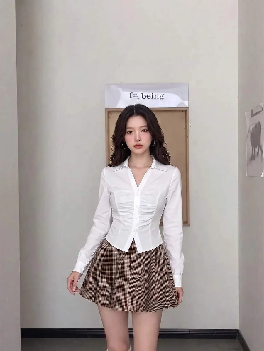 SHEIN MOD قميص نسائي بأكمام طويلة واسعة من الأعلى وياقة وأزرار أمامية وثنيات بلون أبيض