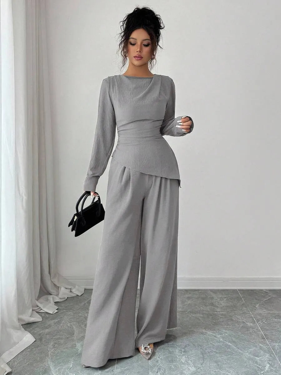 SHEIN Raffinéa طقم نسائي قطعتين بلوزة بأكمام طويلة وتفاصيل متموجة وبنطال بلون رمادي