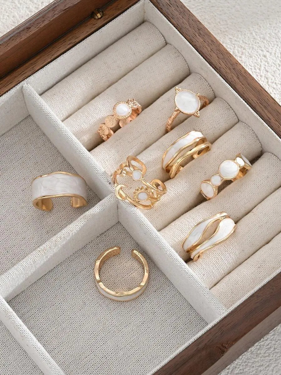 SHEIN مجموعة 8 قطع خواتم نسائية بتصميم نجوم وقمر وشمس بلون ذهبي أصفر