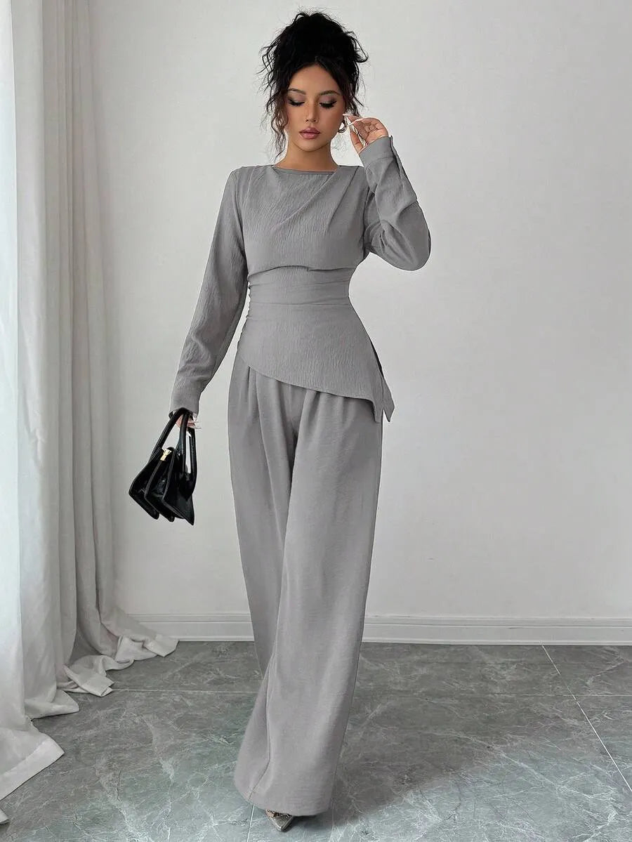 SHEIN Raffinéa طقم نسائي قطعتين بلوزة بأكمام طويلة وتفاصيل متموجة وبنطال بلون رمادي