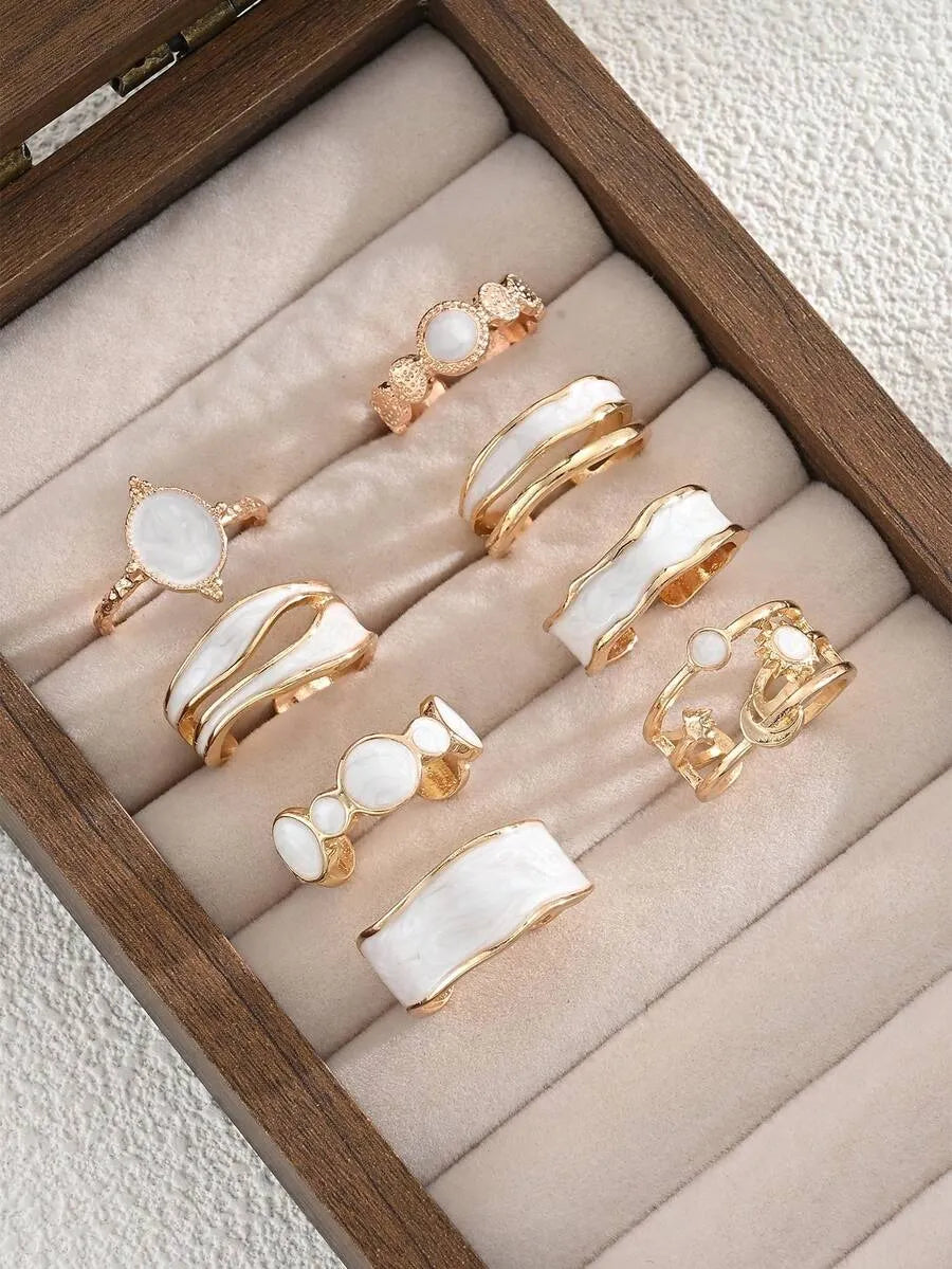 SHEIN مجموعة 8 قطع خواتم نسائية بتصميم نجوم وقمر وشمس بلون ذهبي أصفر