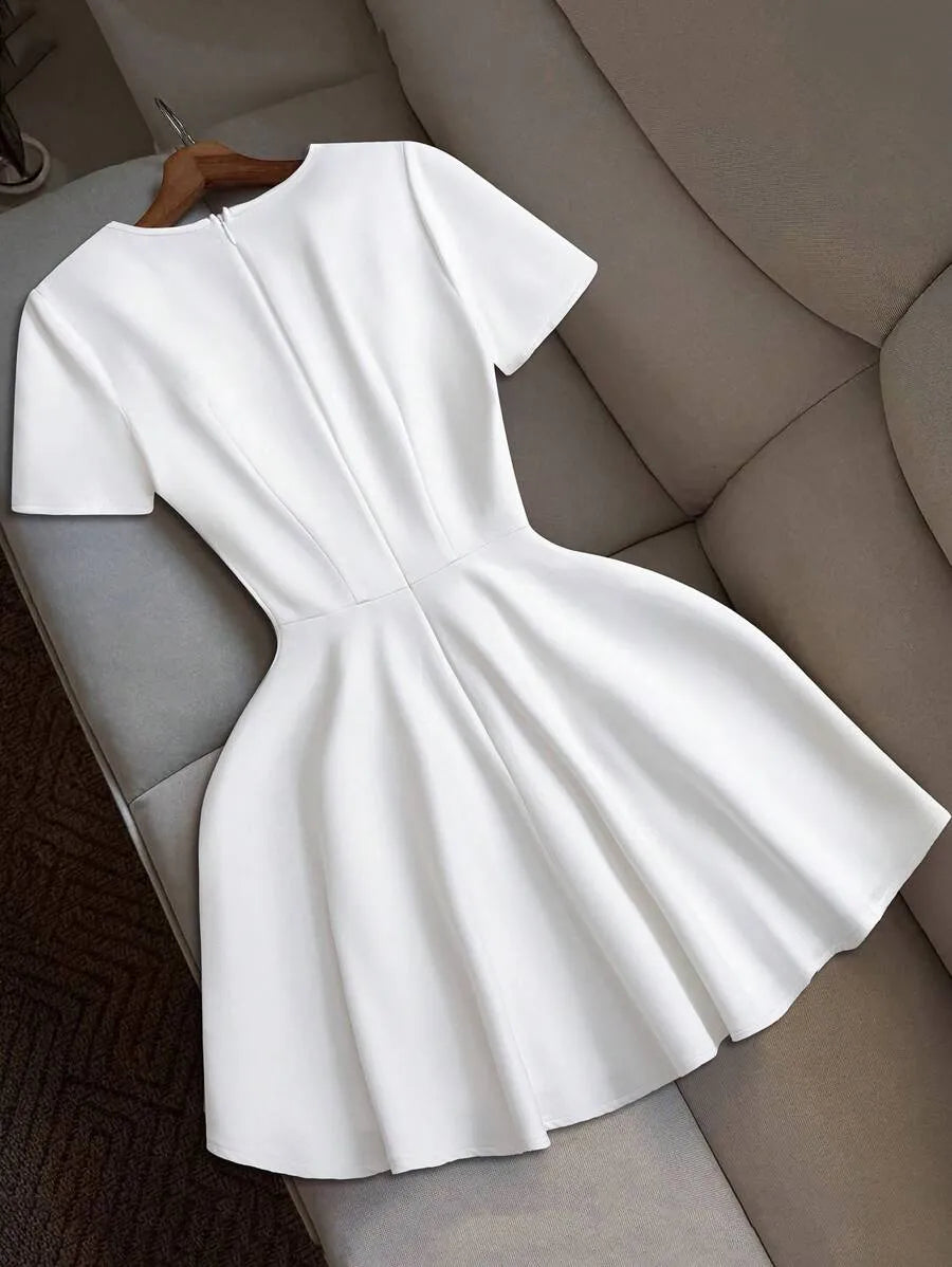 SHEIN Franclia فستان بلون أبيض قصير وأكمام قصيرة بأزرار مزدوجة وحزام