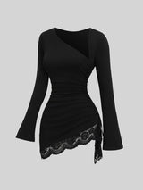 SHEIN Sweetra فستان ميني ضيق بياقة غير متماثلة وأكمام طويلة واسعة وثنيات بلون أسود