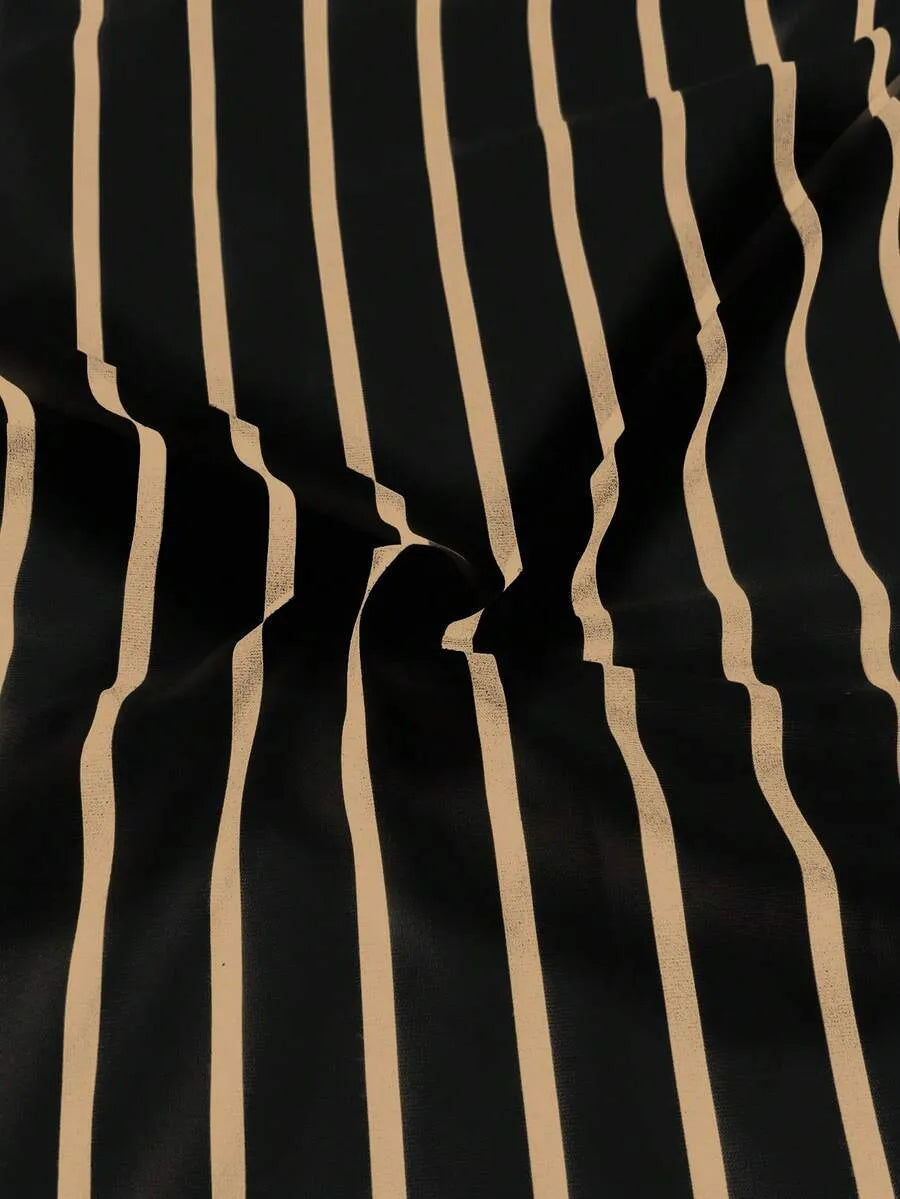 SHEIN Lazeform طقم بيجامة قطعتين بأكمام طويلة وكتف مكشوف بخطوط مائلة بلون أسود
