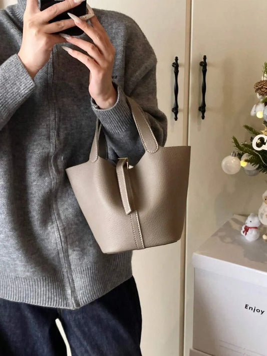 SHEIN حقيبة يد وكتف نسائية كبيرة السعة بلون أحادي وإبزيم أنيق بحزام قابل للتعديل