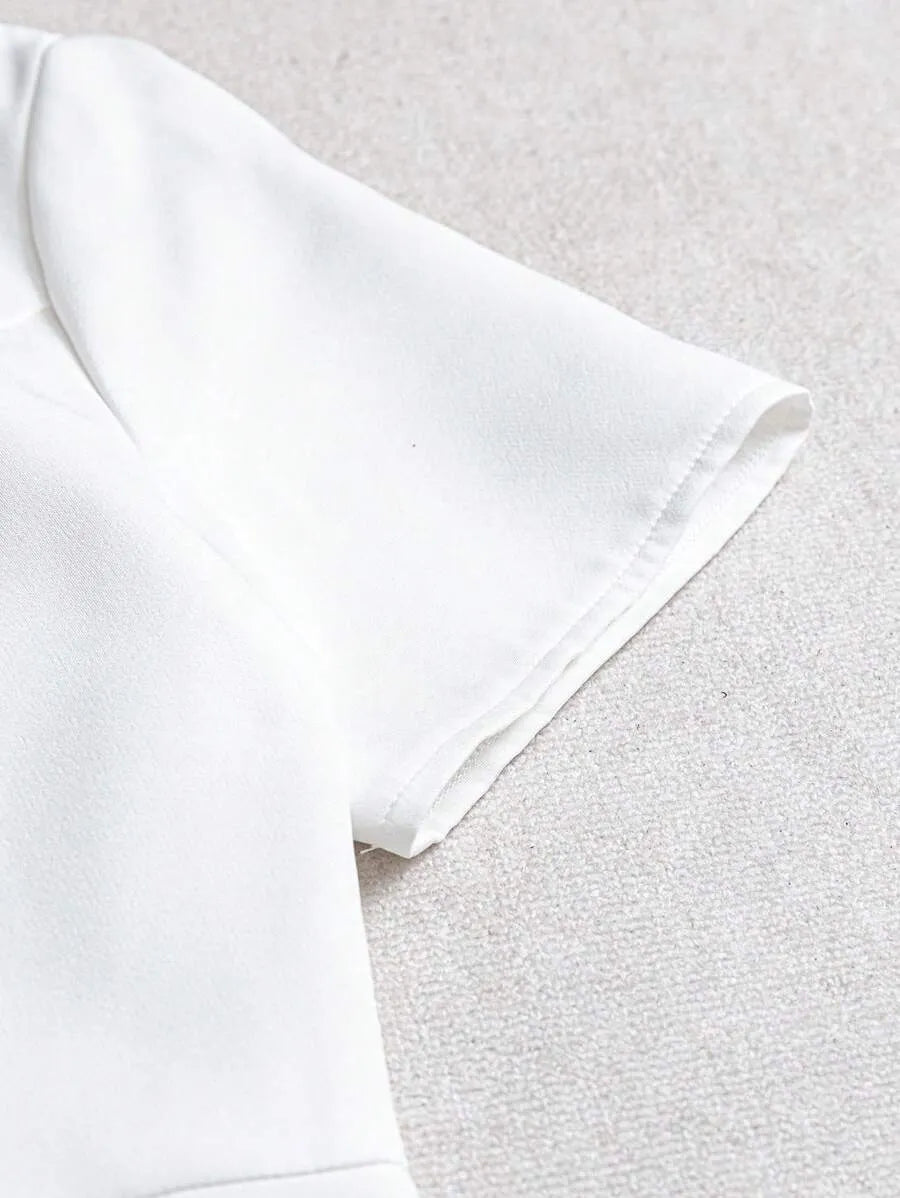SHEIN Franclia فستان بلون أبيض قصير وأكمام قصيرة بأزرار مزدوجة وحزام