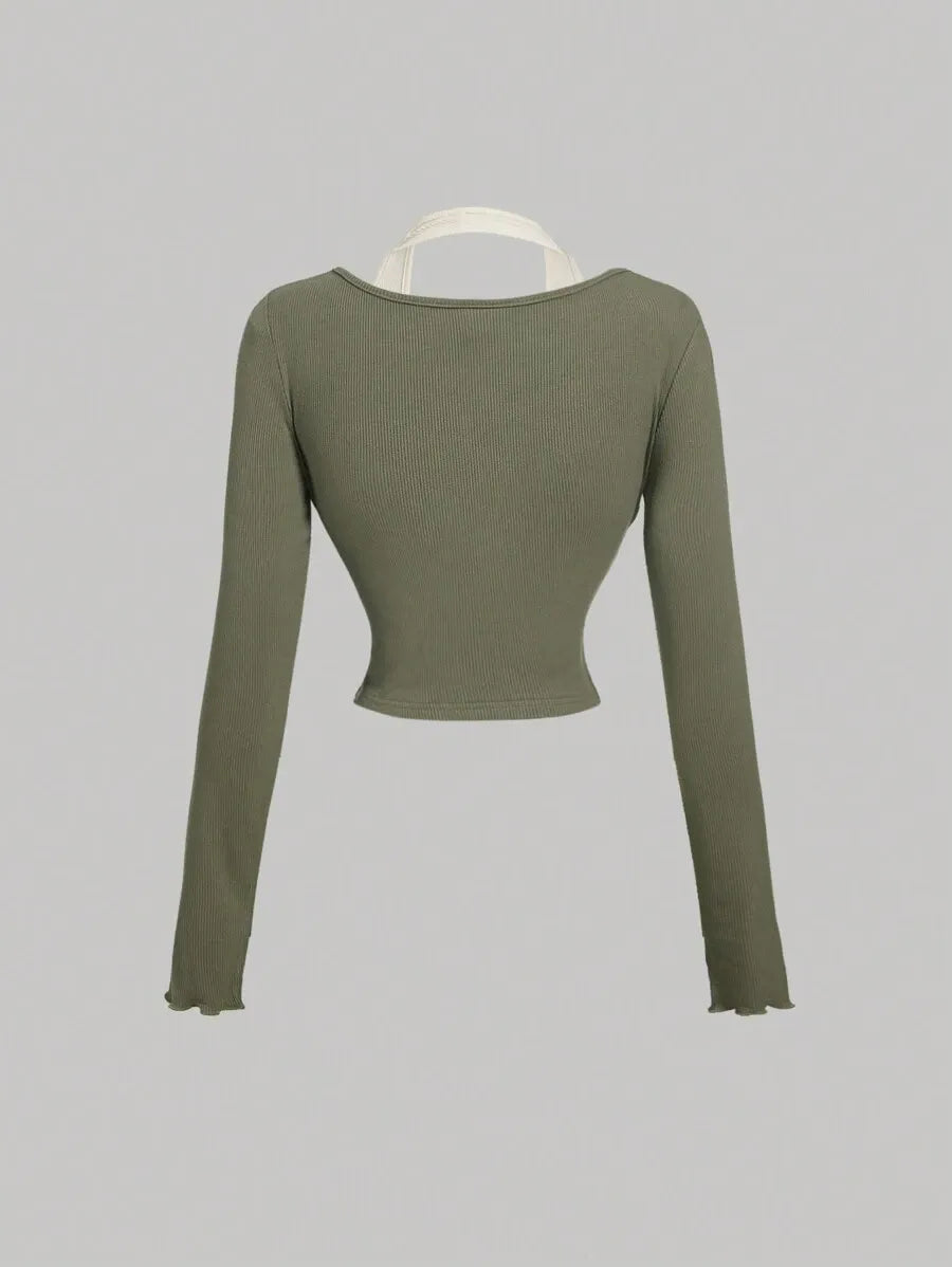 SHEIN MOD تي شيرت نسائي قصير بأكمام طويلة وياقة رسن وتفاصيل مجمعة بلون أخضر
