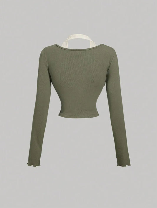 SHEIN MOD تي شيرت نسائي قصير بأكمام طويلة وياقة رسن وتفاصيل مجمعة بلون أخضر
