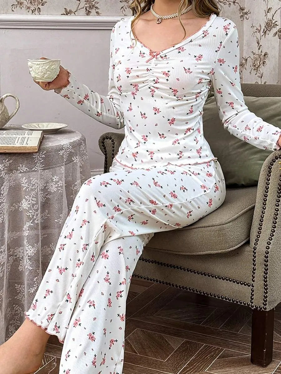 SHEIN CottageSlumber طقم بيجامة قطعتين بأكمام طويلة وكشكشة بطبعة زهور بلون وردي