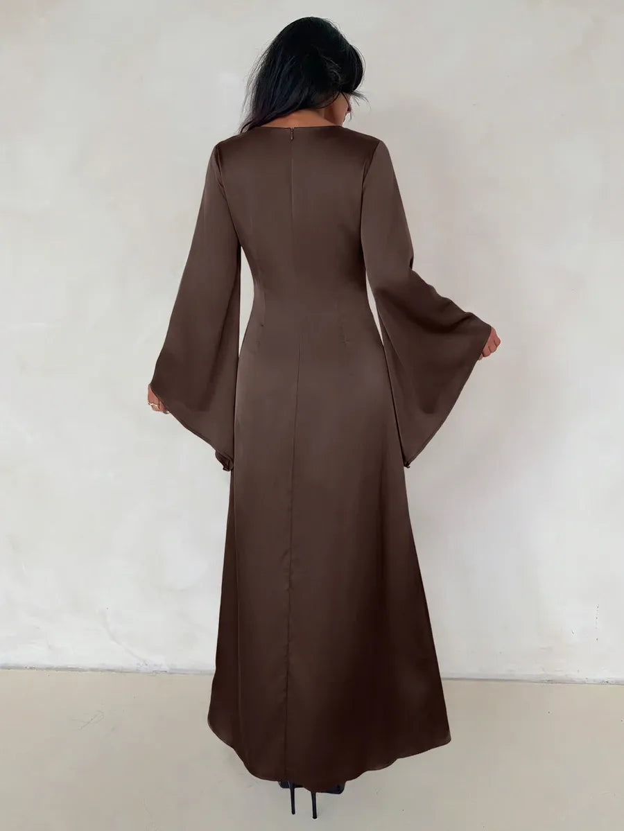 SHEIN Aloruh فستان ساتان طويل بياقة دائرية وأكمام بفتحات وتنورة مكشكشة بلون بني