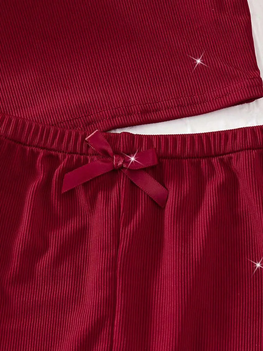 SHEIN طقم قطعتين كاميسول دانتيل بفيونكة + شورت بخصر مطاطي بلون عنابي