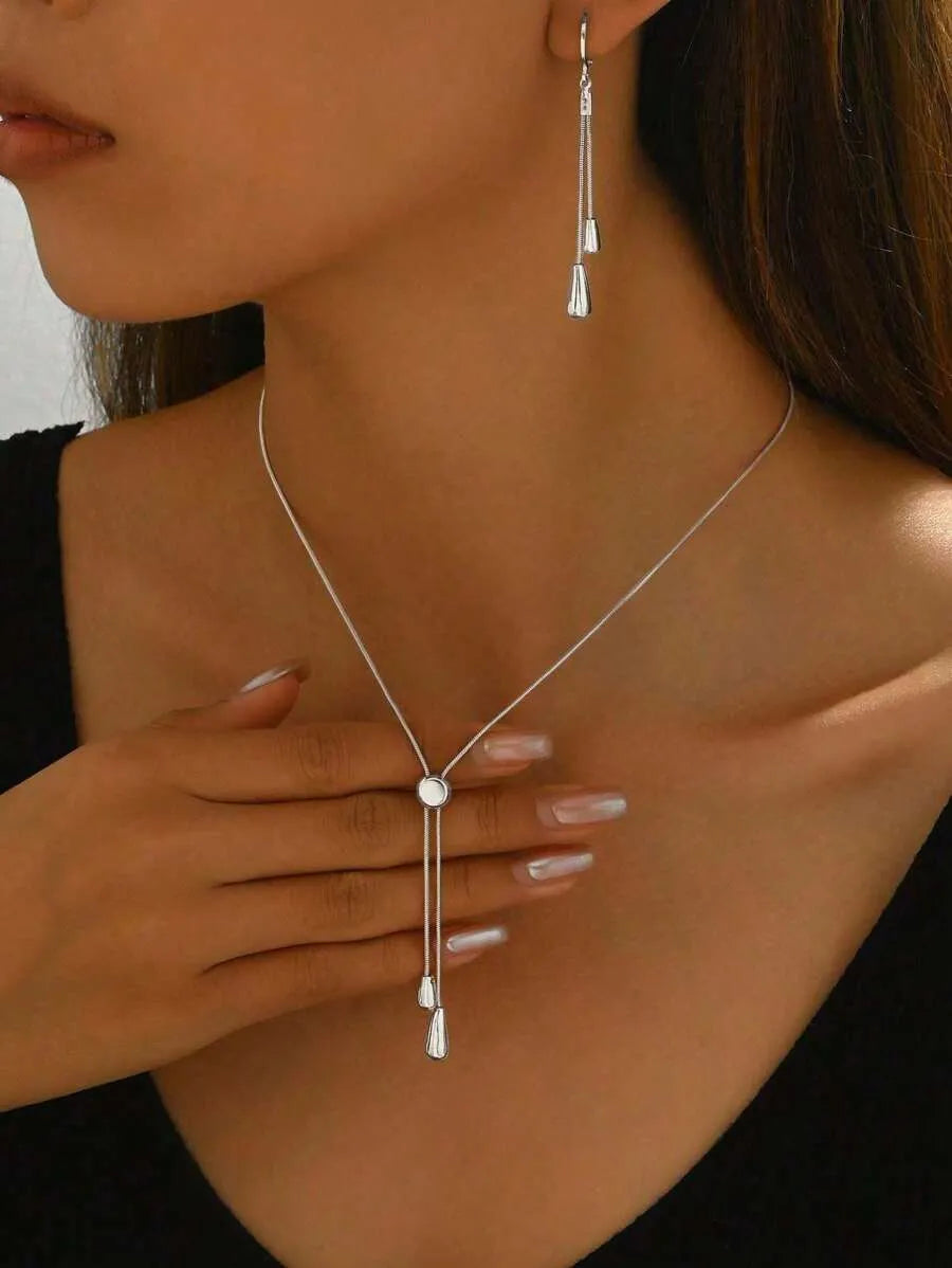 SHEIN طقم قلادة وأقراط نسائي بسلسلة عظم الثعبان وتصميم قطرة ماء بلون ذهبي