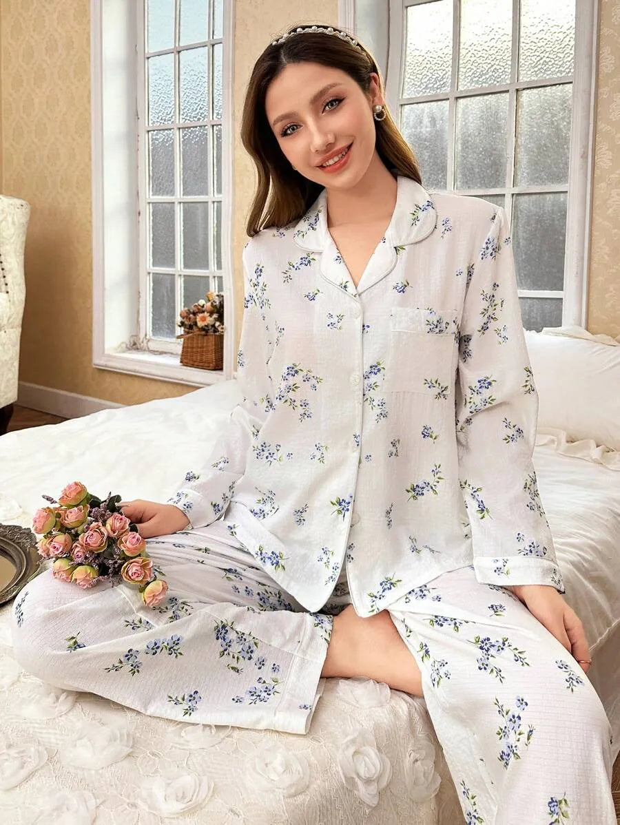 SHEIN Dream Adore طقم بيجامة قطعتين بأكمام طويلة وبنطلون بطبعة زهور بلون أبيض